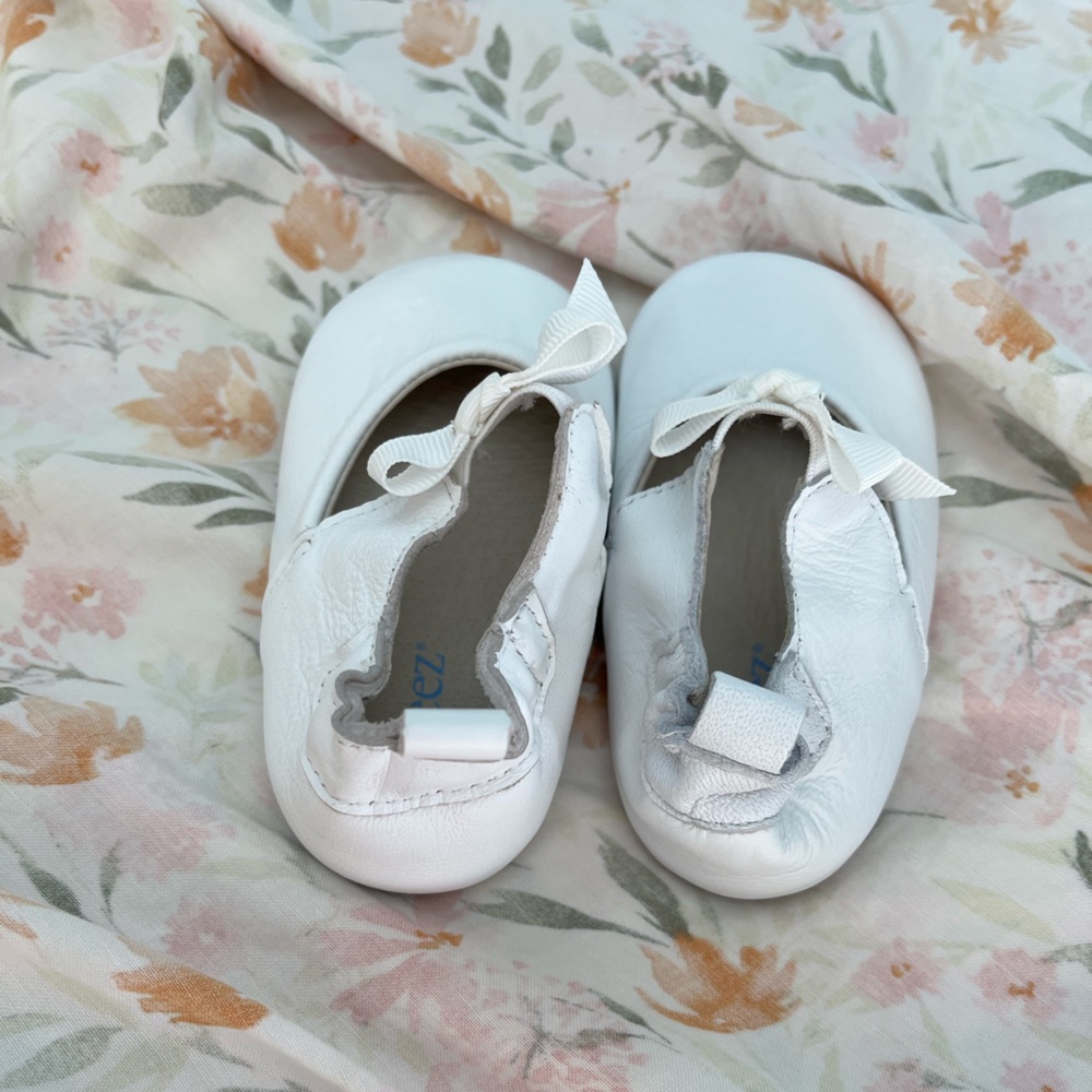 Robeez White Leather Baby Shoes - Picture 7 of 9